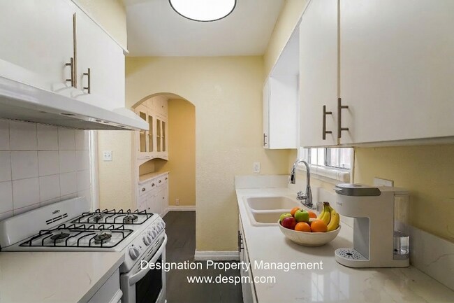 Building Photo - Roy