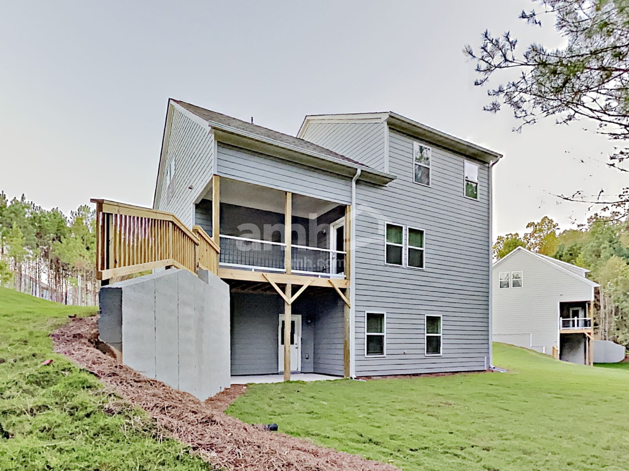 Building Photo - 553 Camp dr