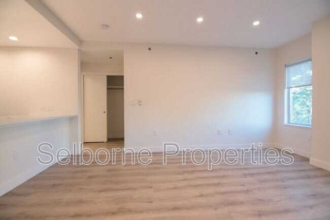Building Photo - 1401 Jackson St