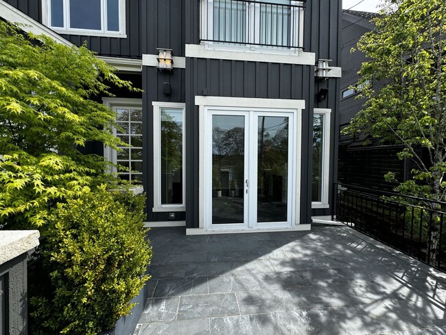 Building Photo - 4bd/4.5ba Seattle House