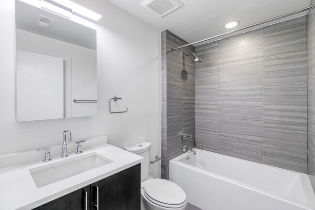 Building Photo - Northern Liberties Townhome with Garage