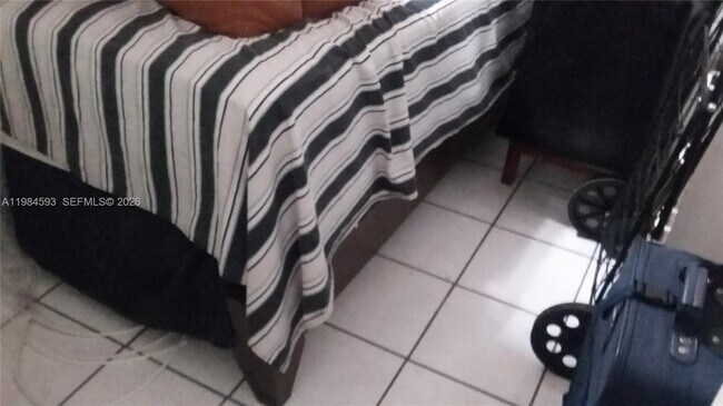 Building Photo - 10000 NW 80th Ct