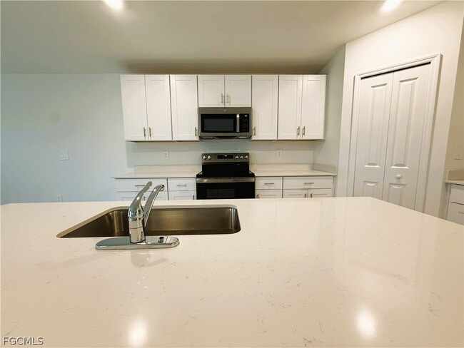 Building Photo - 335 Parish Dr