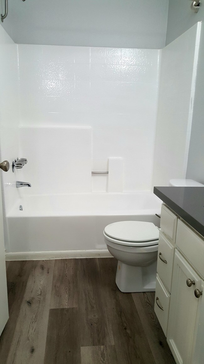 Building Photo - 9900 Jordan Ave