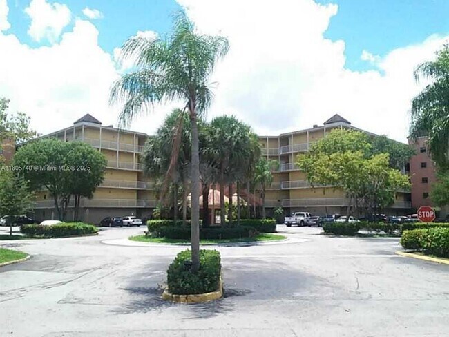 Building Photo - 8290 Lake Dr