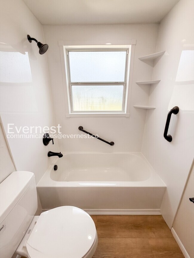 Building Photo - Cozy 2 Bed, 1 Bath Home with Patio and Garage | Pet Friendly | Available Now!