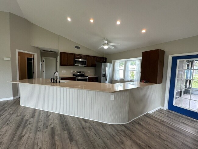 Building Photo - "Charming 3-Bedroom Home in Englewood!"