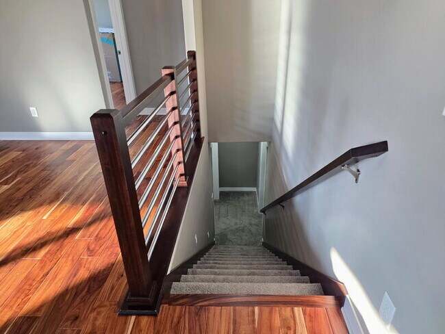 Building Photo - 482 NE Westgate Dr