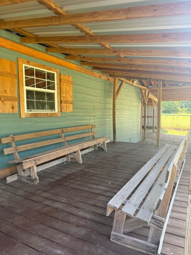Building Photo - Beautiful 2 bedroom, 2.5 bath POOL home!!!!
