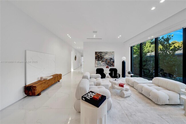 Building Photo - 34 SW 26th Rd