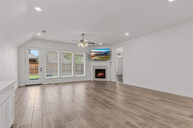 Building Photo - 1009 Queens Lk Trl