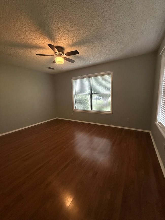 Building Photo - 129 Forest Cir