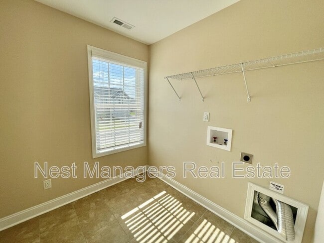 Building Photo - 608 Stonebriar Ave