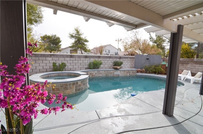 Building Photo - 3185 Castle Canyon Ave