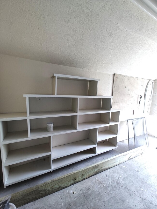 Building Photo - 65 Hooks Rd