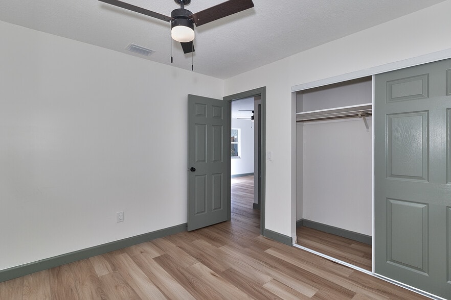 Building Photo - 510 91st Ave N