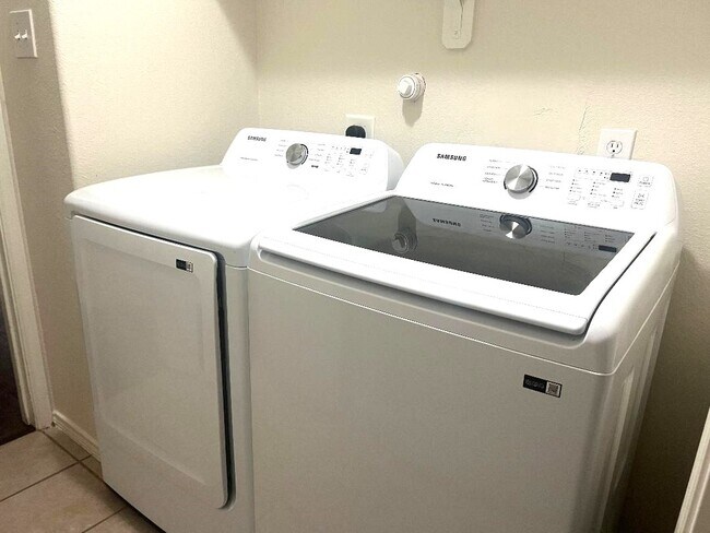 Building Photo - 20519 Lantern Springs Ln