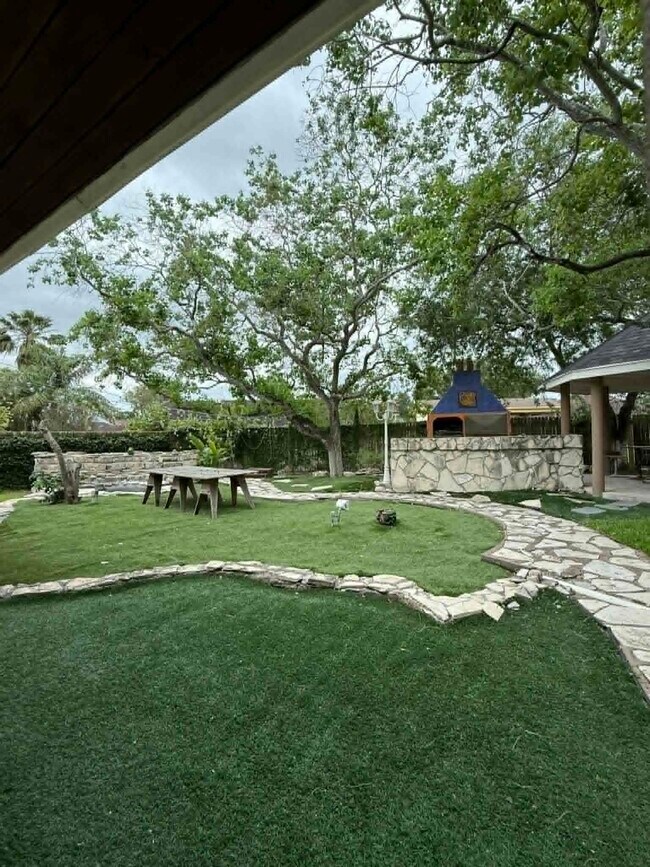 Building Photo - 3110 Jacaranda Dr