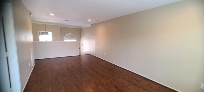 Building Photo - 15514 Baxter Ave