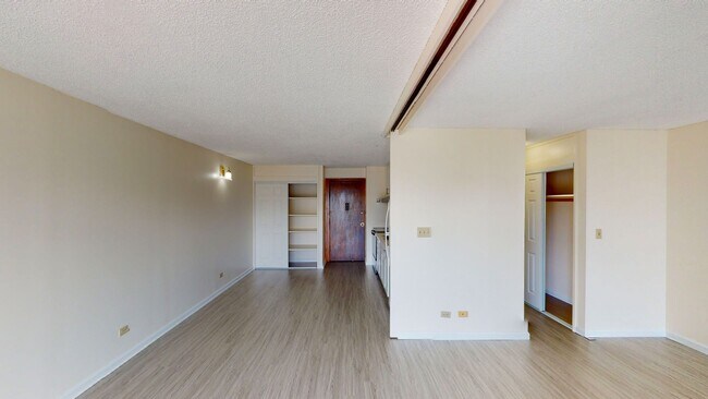 Building Photo - Fully Renovated 1 BR Unit at Kapiolani Manor
