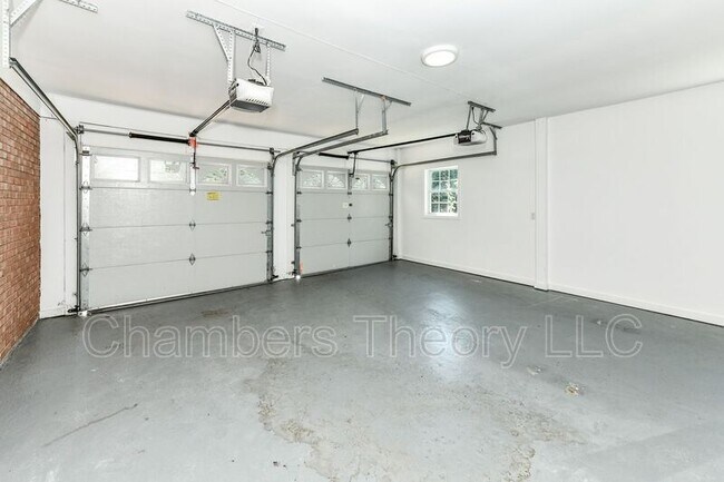Building Photo - 5012 Sideburn Rd