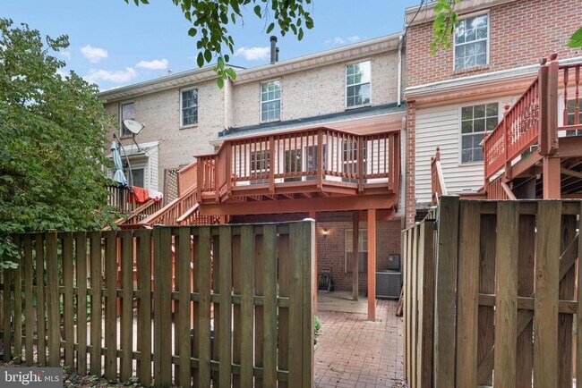 Building Photo - 46613 Silhouette Square