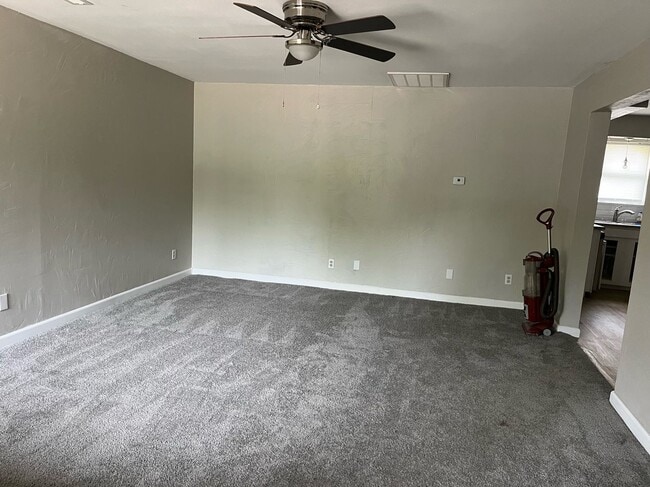 Building Photo - Coming Soon! West side home with 3 Beds/1.5 Baths & 2 car garage!
