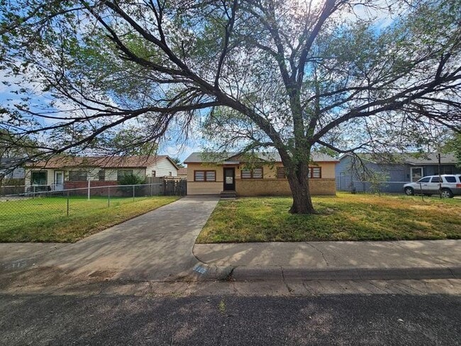 Primary Photo - Spacious 3-Bedroom Home