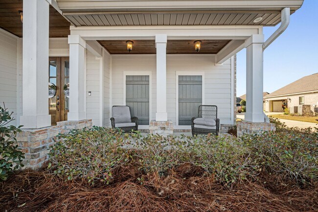 Building Photo - 5/3.5 TRULAND BUILT BEAUTY!