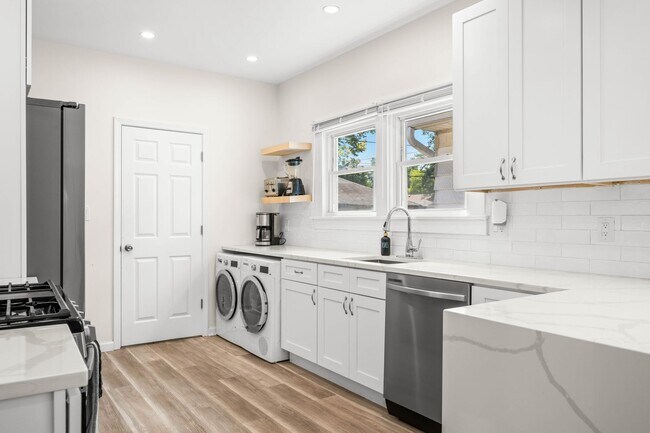 Building Photo - 1215 N Warman Ave