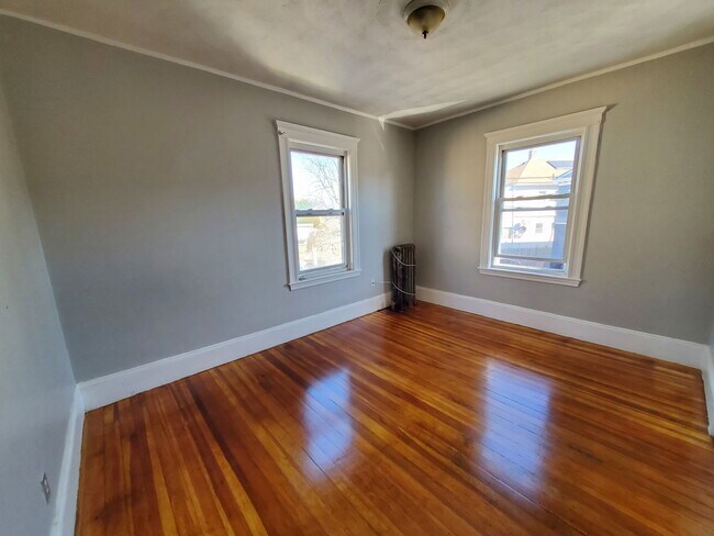 Building Photo - 623 Fellsway