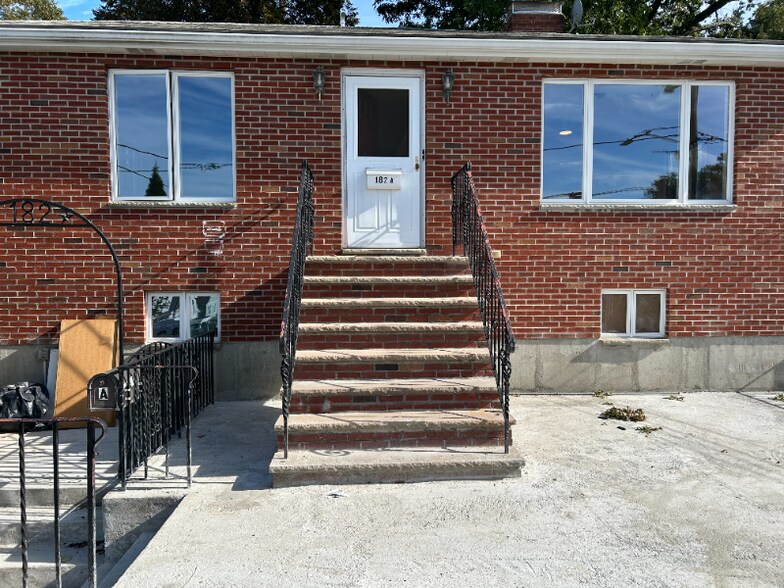 Building Photo - 182 Kittredge St