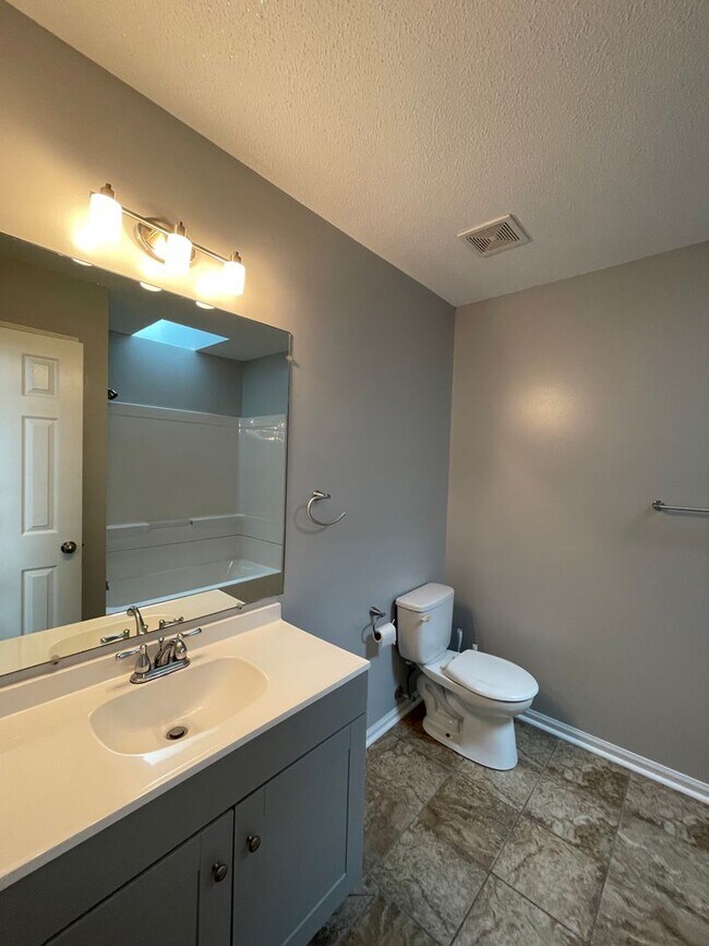 Building Photo - Rolling Acres - End Unit w/Several Beautif...