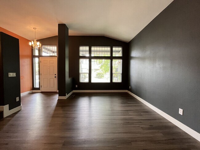 Building Photo - Beautiful 5BD/3BA Home with Soaking Tub, Island Kitchen & Attached 2-Car Garage