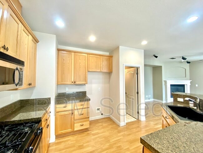 Building Photo - 637 Lavastone Dr