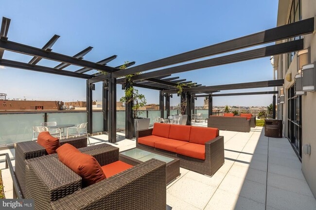 Building Photo - 1133 14th St NW