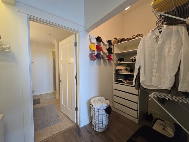 Building Photo - 212 E Cullerton St