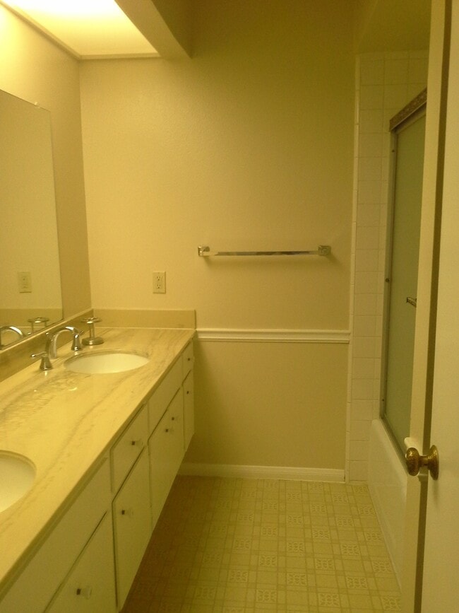 Building Photo - Classic 4Br/2Ba Single Level Home in Rancho Bernardo