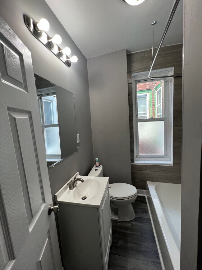 Building Photo - 114 N Yewdall St
