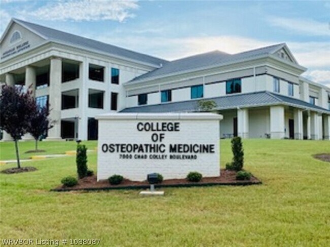 Building Photo - 9023 Mayswood Pl