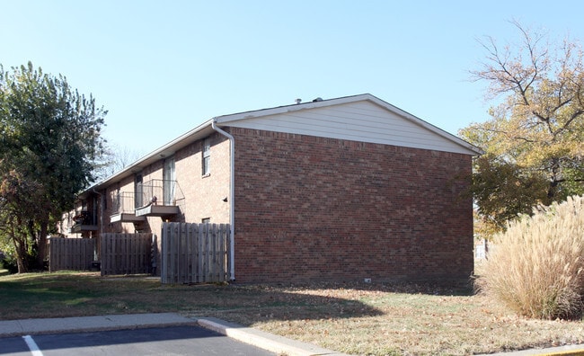 Building Photo - Meadowlark Apartments
