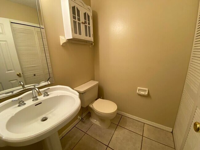 Building Photo - 1605 Shady Ridge Ct