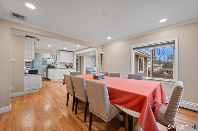 Building Photo - 297 South Rd