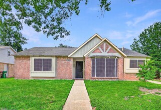 Building Photo - 22206 Red River Dr