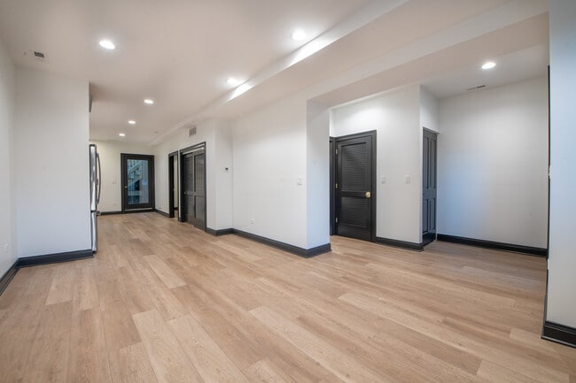 Building Photo - 28 N Throop St