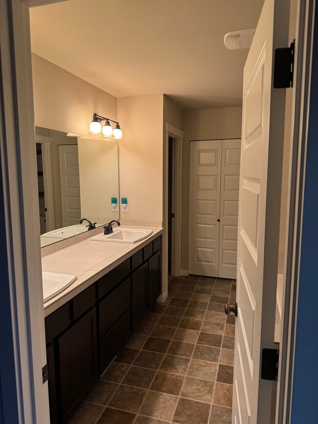 Building Photo - 4164 SW Colbert Way