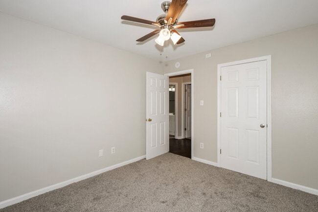 Building Photo - 145 Pine Ridge Ln