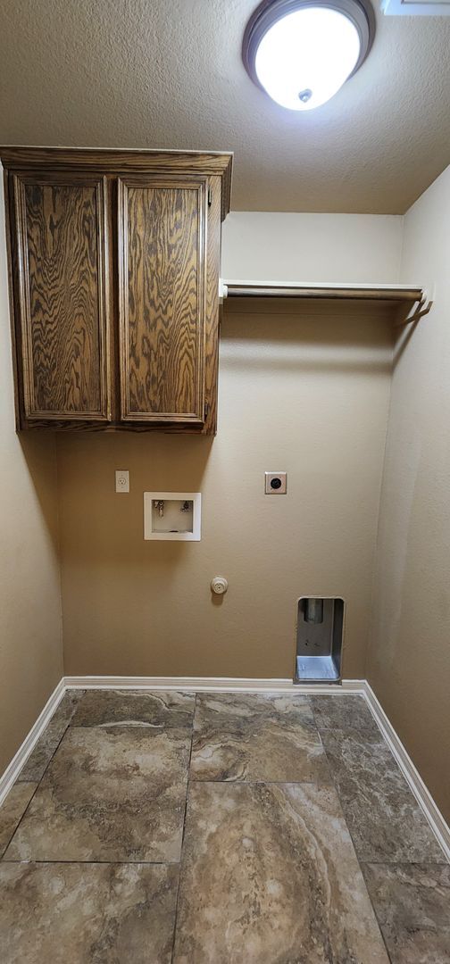 Building Photo - 3 Bed / 2 Bath Duplex - Bunny Trail Area - Text 201-231-7228