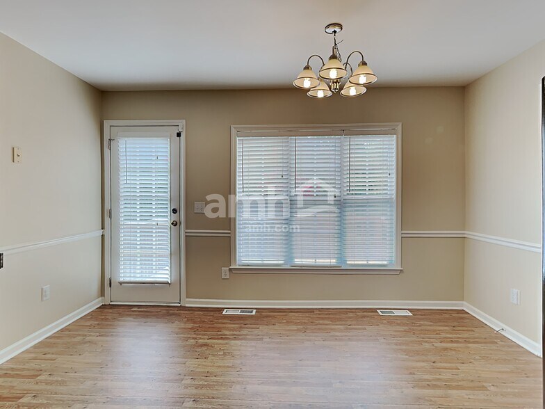 Building Photo - 2645 Wynbrook Dr