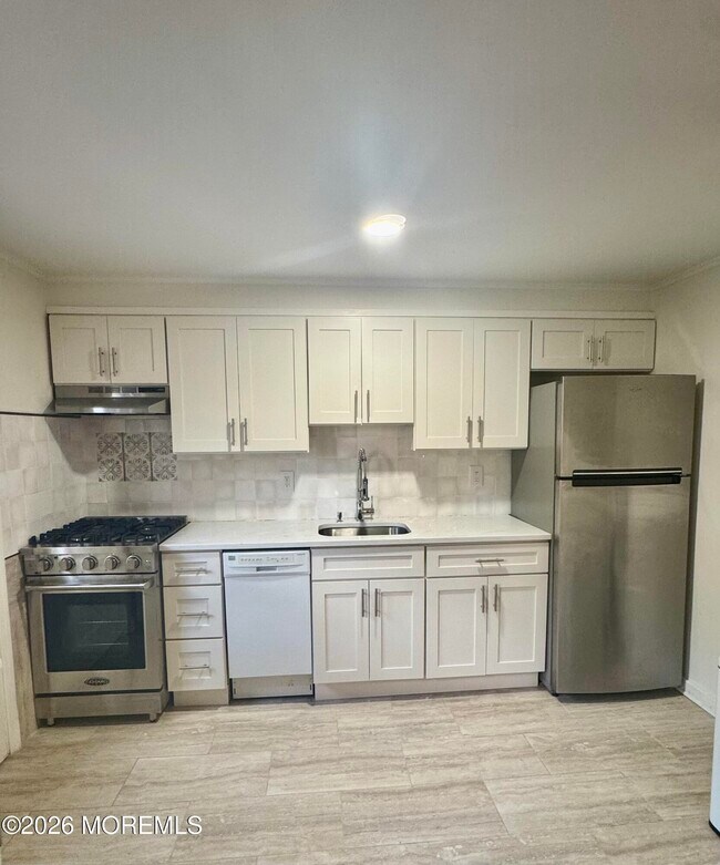 Building Photo - 63 Manor Dr
